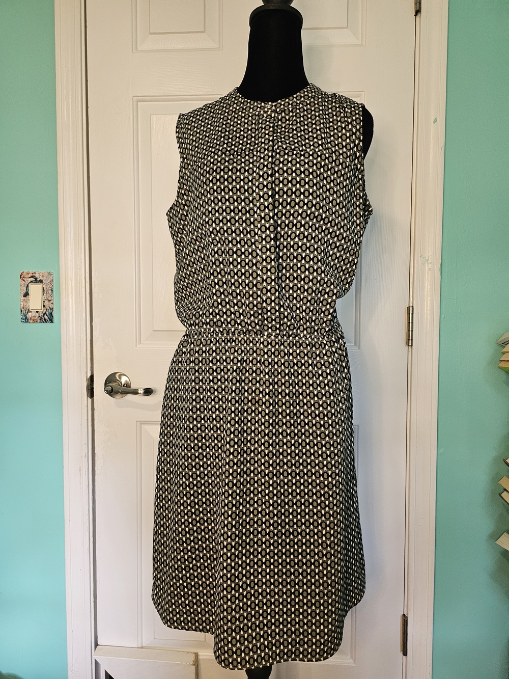 Merona Sleeveless Taupe, Wt, Blk Geometric Shift Dress Women's Sizing M